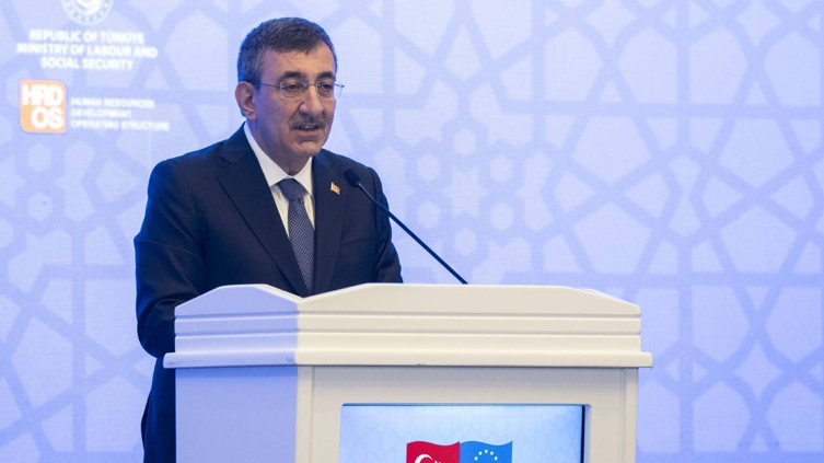 Cevdet Yılmaz:  Gümrük birliği ve vize kolaylığı aciliyet taşıyor