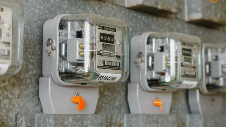 Kaçak yapılara elektrik ve su bağlayanlara ceza yolda: Abone başına 100 bin lira...