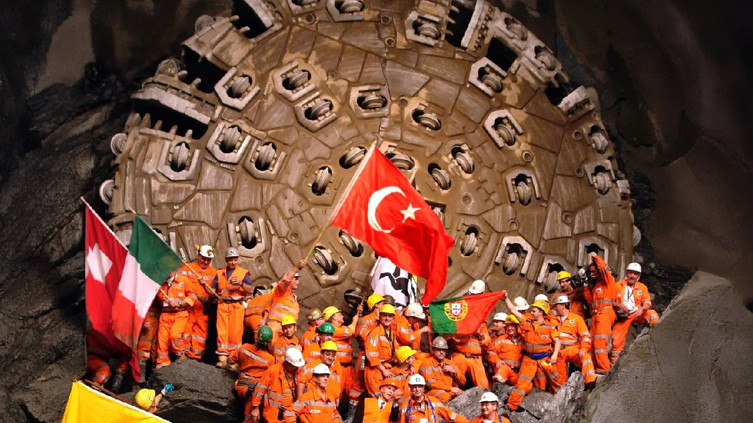 Rönesans 11 yıldır dünyanın ilk 50’sinde: Uluslararası proje geliri 50 milyar dolara ulaştı