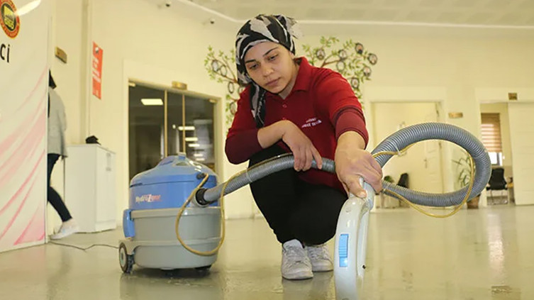 Ayda 30 gün çalışıyorlar ama emeklilik hayal - Gündelikçi kadınlar prim günlerini neden tamamlayamıyor?