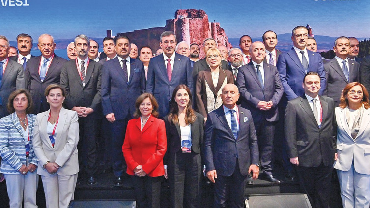 TÜRKONFED’den iş insanlarına ‘yatırımı doğu’ya yapın’ çağrısı: Şimdi Anadolu’ya ‘sanayi göçü’ başlatma zamanı