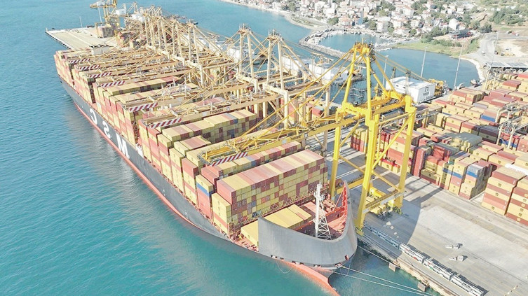 Dış ticaret yükünde daralma hızlandı