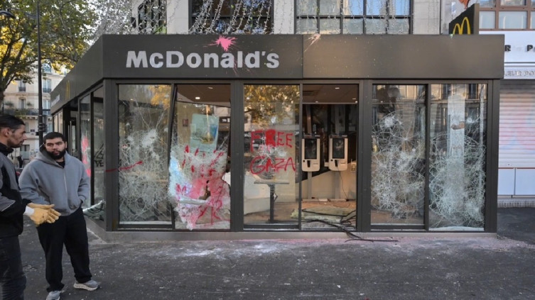 Paris'te milyonlarca euroluk yağma: 1500 mağaza hedef alındı