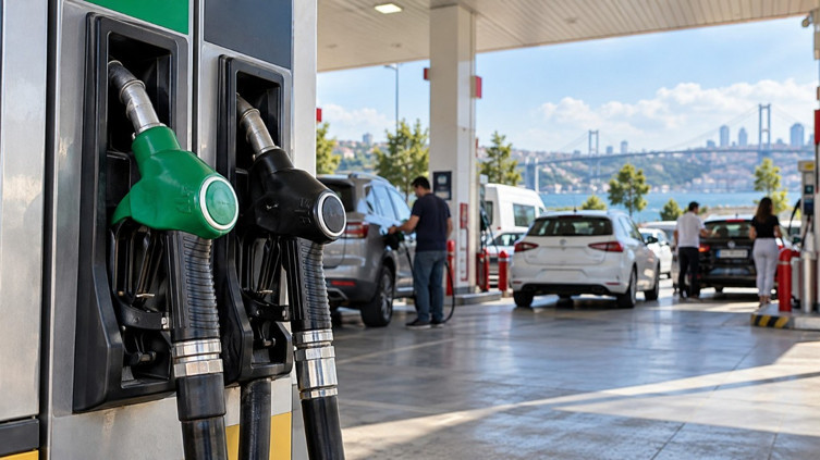 Motorin ile benzin arasındaki fark 20 lirayı aştı: Bir depoda 1.025 lira