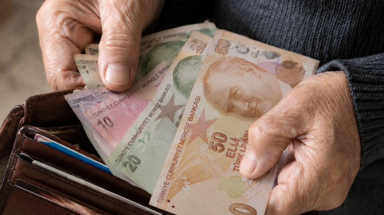 65 yaş ve üzerindeki emeklilere daha yüksek zam mı yapılacak?