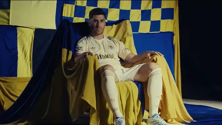 Fenerbahçe'nin 120. yıla özel hazırlanan formaları tanıtıldı - Resim: 3