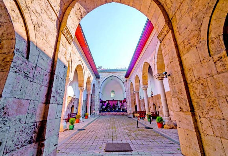 Taşa işlenmiş tarih, suya yansıyan zarafet: Amasya - Resim : 2