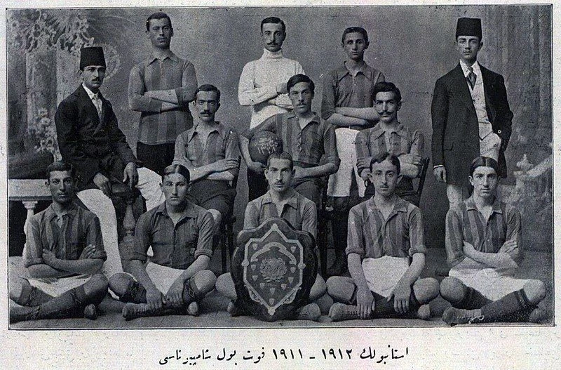 İlk şampiyonluk kupası satışa çıkmıştı: Fenerbahçe'den açıklama geldi - Resim: 1