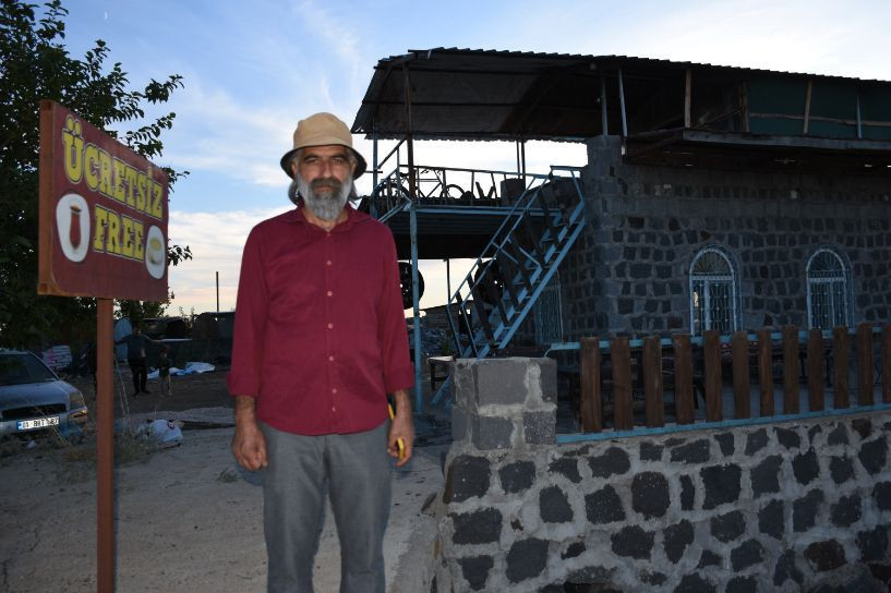 Bu mekânda para geçmiyor, her şey bedava! Çay, çorba, sıcak yemek, at binme ve daha fazlası... - Resim: 7