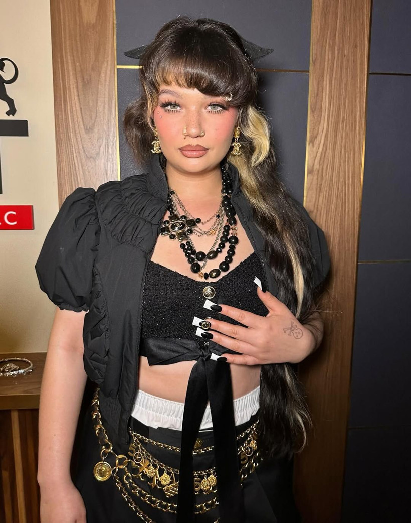 Sahnede fenalık geçiren Lola Young konserlerini iptal etti - Resim: 2