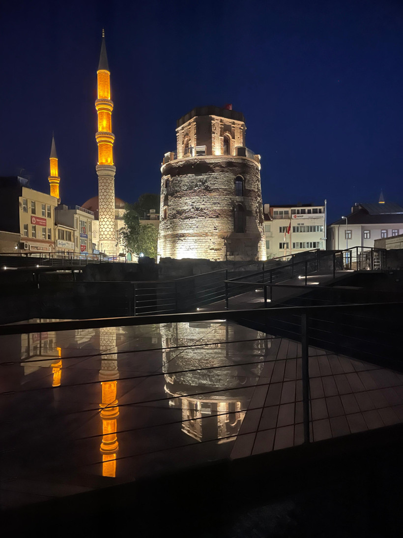 Bakan Ersoy paylaştı! Edirne'nin tarihî saat kulesi yeniden ziyarete açıldı - Resim : 1