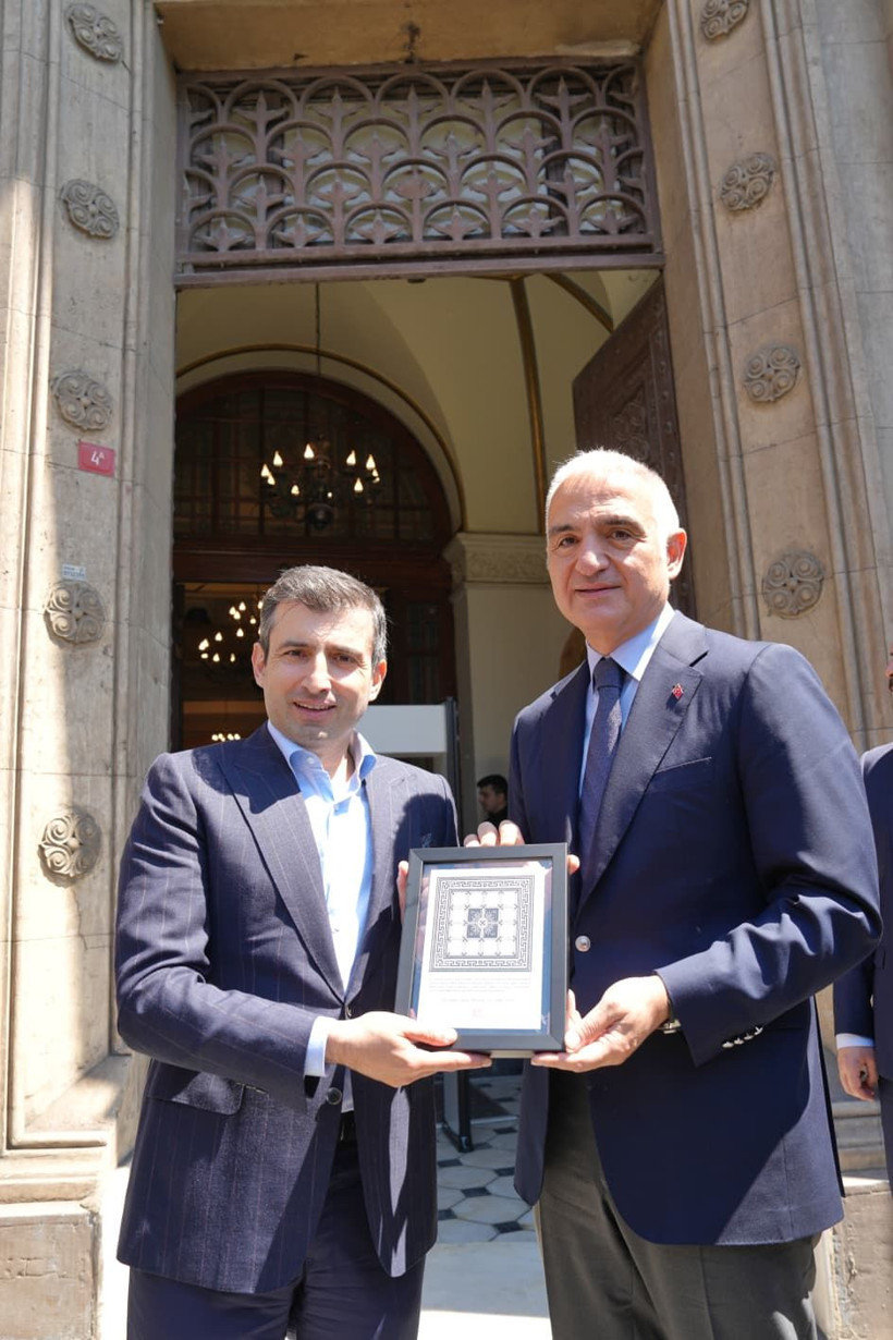 Karaköy Palas yeniden doğdu: ArtıKÜME 2025 ve ODAK Sergisi sanatla kapılarını açtı - Resim: 1