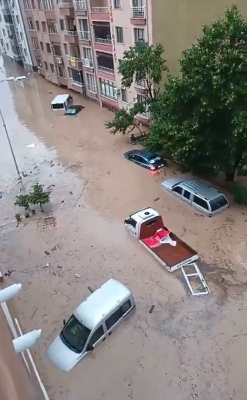 Kastamonu'da sel: Cide ilçe merkezi sular altında kaldı - Resim: 3