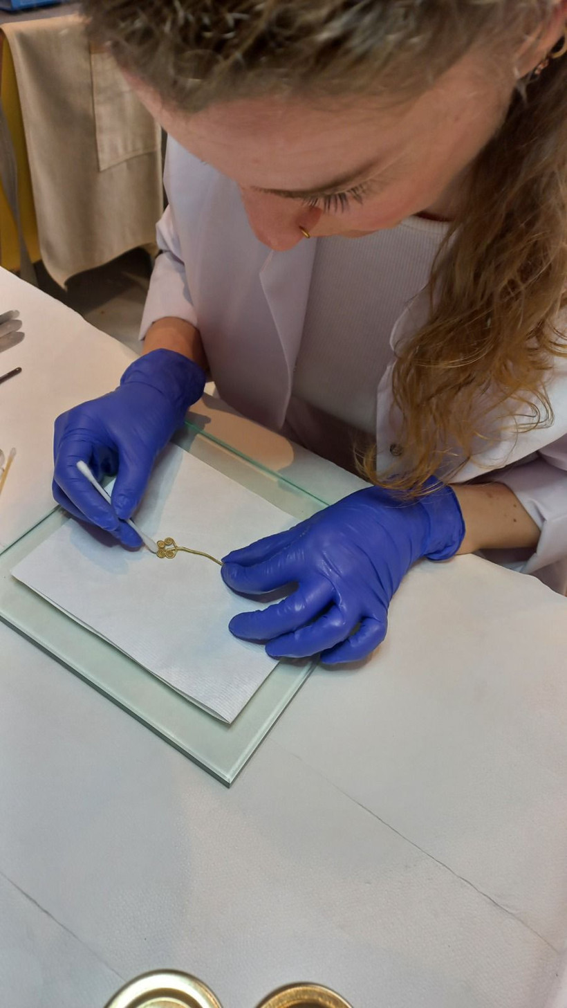 Troya’da 4 bin 500 yıllık altın broş ve yeşim taşı gün yüzüne çıkarıldı - Resim : 1