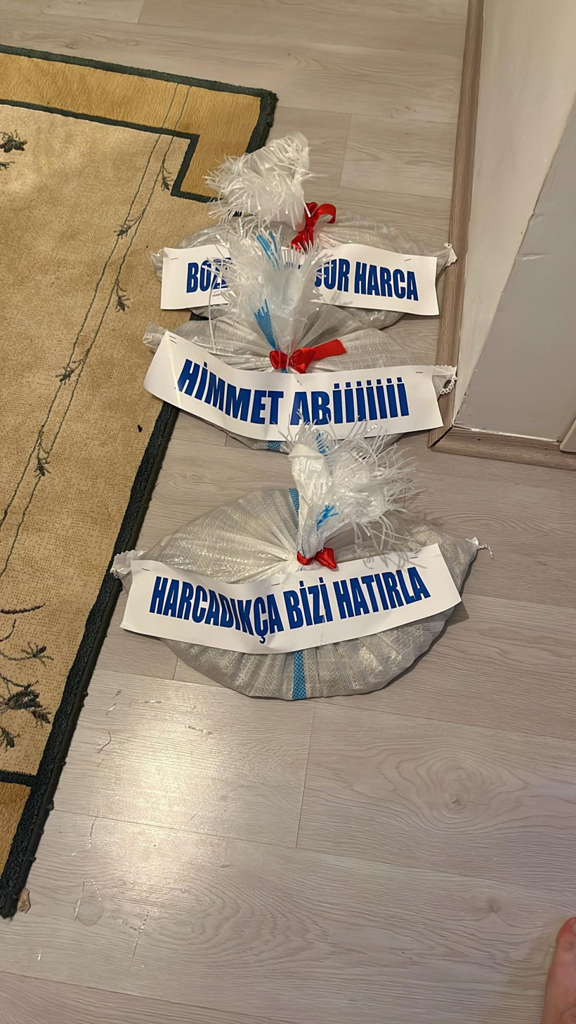 10 gün esnaf gezdiler, geline ağırlığınca para taktılar! Sayması saatler sürer ama... - Resim: 7