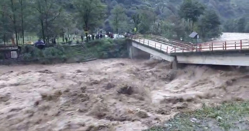 Doğu Karadeniz’de sağanak kabusu: Hayat felç oldu - Resim: 1
