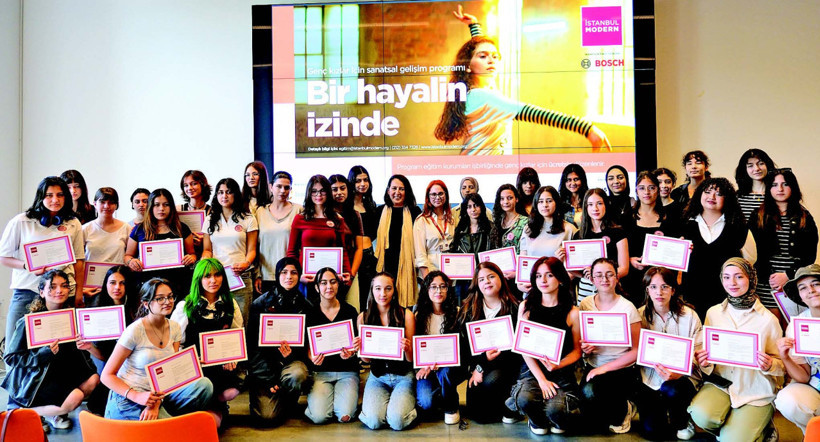 Genç kızlar sanatla buluşuyor - Resim : 1