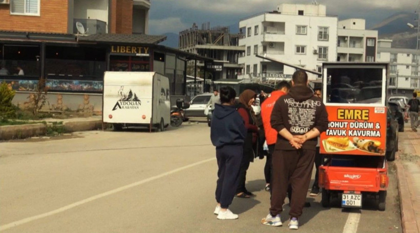 Fiyatı 90 TL, dönerden sıkılanlar akın ediyor: 1 metrekarelik tezgahta yetişemiyor - Resim: 1