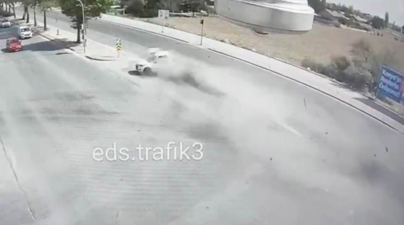 229 KM hız, fren izi dahi yok! Mevlüt öğretmeni hayattan koparan feci kaza kamerada - Resim : 2