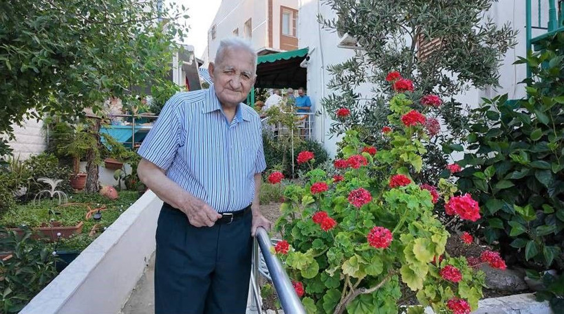 101 yaşını komşularıyla kutladı, uzun yaşamanın sırrını paylaştı - Resim: 2