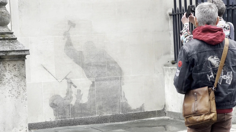 Banksy’nin Londra Kraliyet Adalet Sarayı’ndaki eseri 'silindi': Sosyal medya yeni halini konuşuyor - Resim : 1