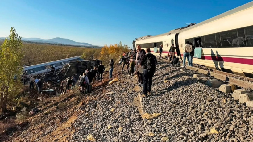 Faciadan &ouml;nceki 5 dakika: İspanya'daki tren kazasının kayıtları ortaya &ccedil;ıktı - Resim : 1