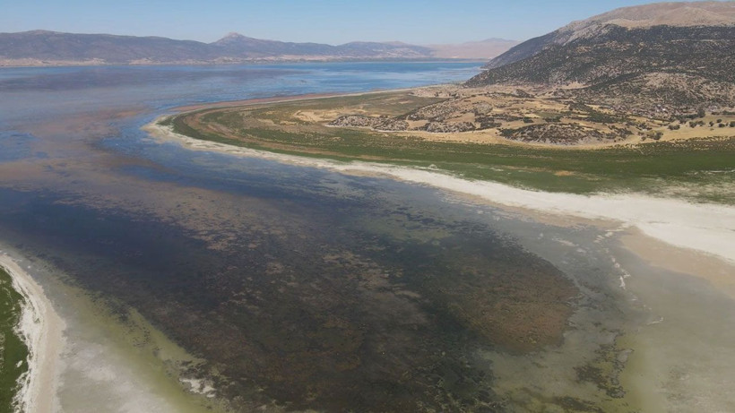 Eğirdir Gölü ikiye bölündü: “Yedi renkli göl” çığlık atıyor - Resim: 1