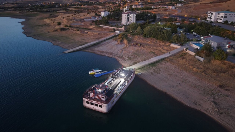 Türkiye'de bir ilk! Feribotta defile yapıldı - Resim: 7