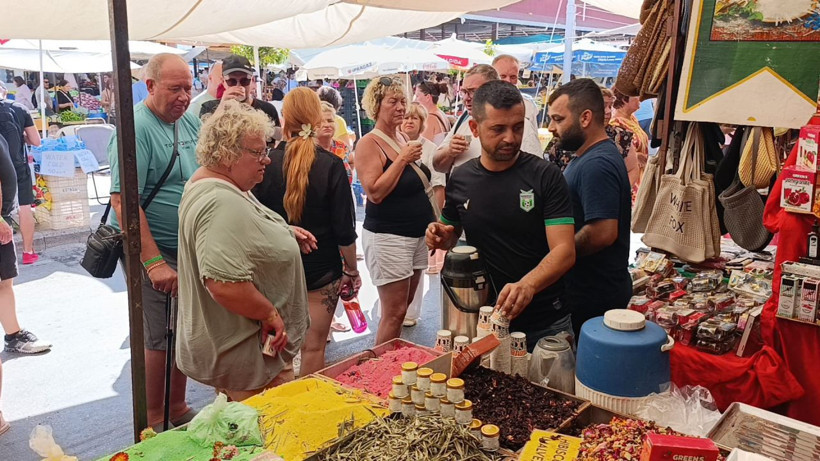 Akın akın geldiler, esnaf bayram etti - Resim: 3