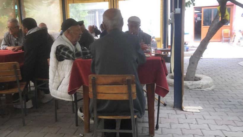 Rıfkı kahvehanenin müdavimi oldu - Resim: 3