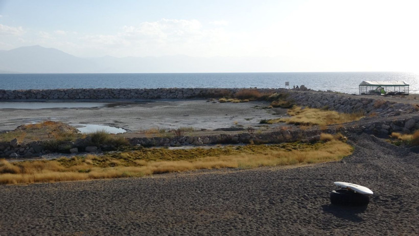 Van Gölü alarm veriyor! Su çekilmesi 3 kilometreye ulaştı - Resim: 1