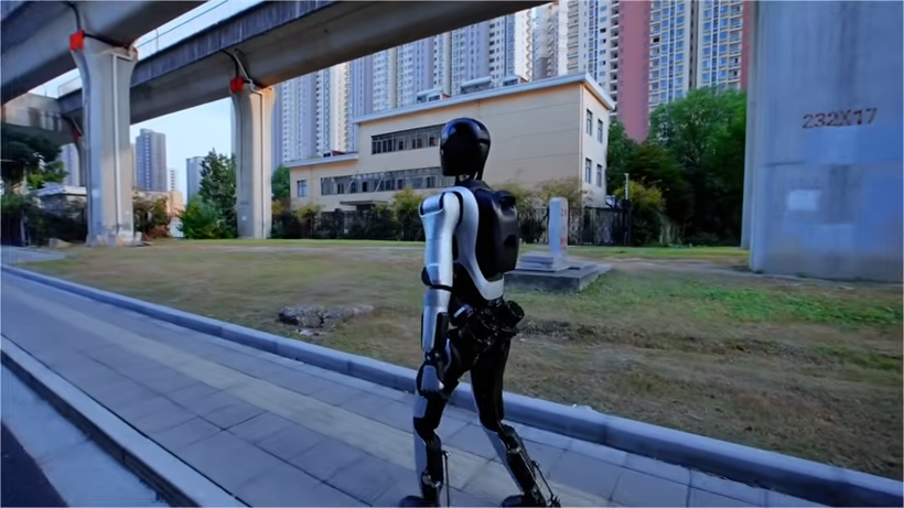 Çinli insansı robot, şehirler arası yürüyüşle Guinness rekoru kırdı - Resim: 1