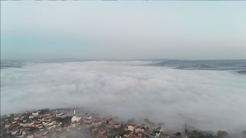 İstanbul Boğazı sisle kapandı, ortaya kartpostallık manzaralar çıktı - Resim: 1