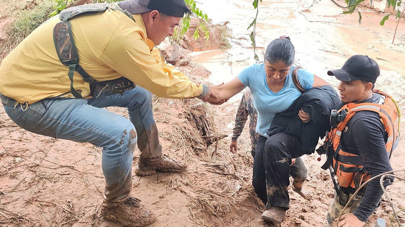 Bolivya’da sel felaketi: 20 ölü, 24 kayıp - Resim: 4