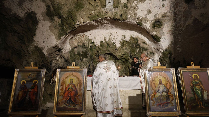 Dünyanın ilk mağara kilisesinde noel ayini: Antakya’da manevi buluşma - Resim: 1