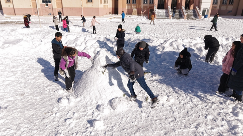 İSTANBUL'DA OKULLAR TATİL Mİ? 12 Ocak Pazartesi (yarın) İstanbul okullar tatil olacak mı? - Resim: 1