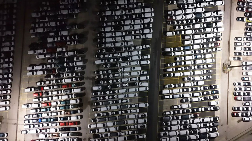 Haydarpaşa Limanı'nda gece mesaisi: 2026 model araçlar limana indirildi - Resim: 1