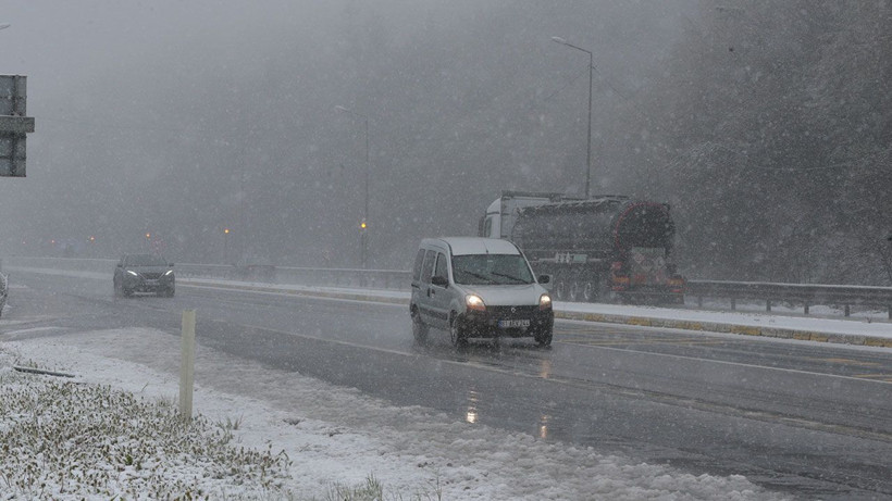 Bolu Dağı’nda mayıs ayında kar yağışı: Yollar beyaza büründü - Resim: 4