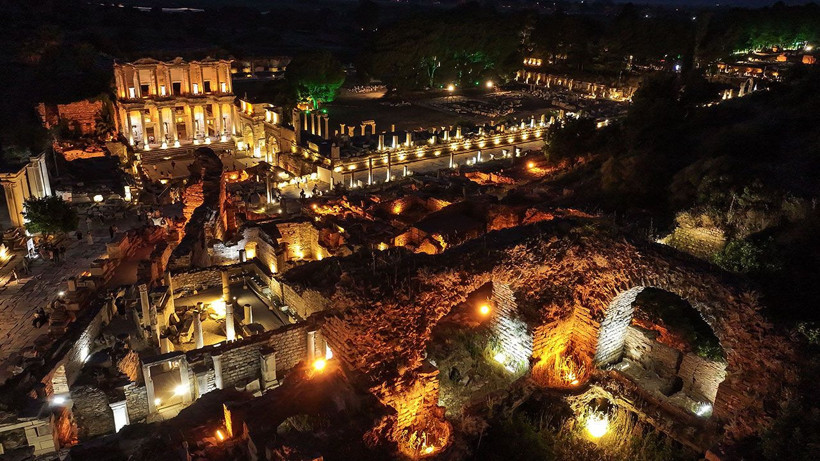 Efes Antik Kenti'nde gece müzeciliği başladı - Resim: 1