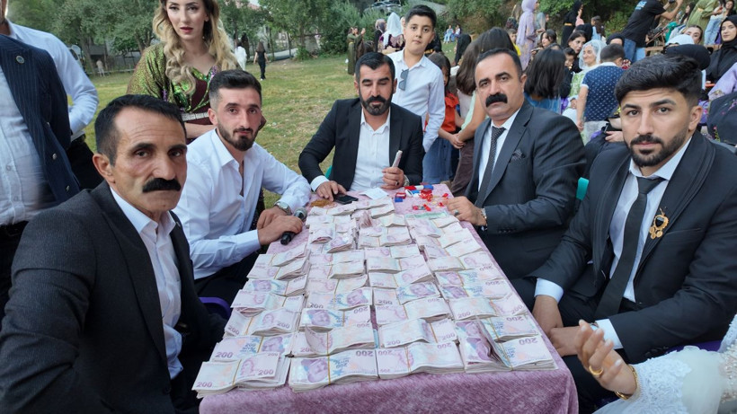 İki gün iki gece süren düğünde 35 koyun kesildi, 6 milyon TL'lik takı takıldı - Resim: 5