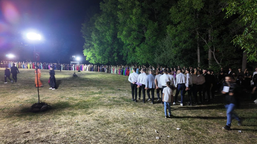 İki gün iki gece süren düğünde 35 koyun kesildi, 6 milyon TL'lik takı takıldı - Resim: 7