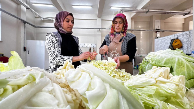 Ata tohumu gelir kapısına dönüştü: Kadınlar talebe yetişemiyor - Resim: 1