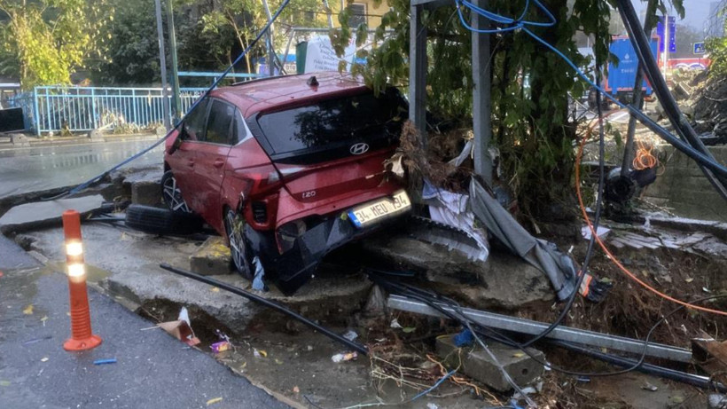 İstanbul'da selin ardından hasar gün ağarınca ortaya çıktı - Resim: 1