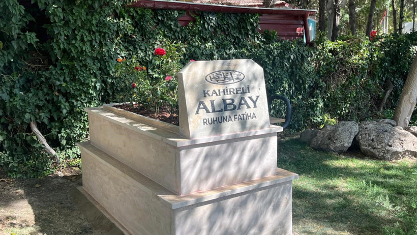 Yolun ortasında duran mezar 100 yıl sonra taşındı - Resim : 2