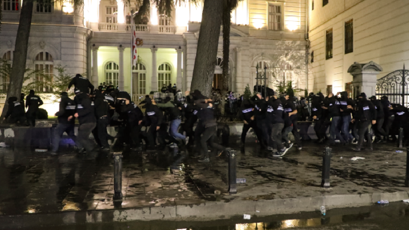 Komşuda seçim sonrası ortalık karıştı! Başbakan AB'yi suçladı - Resim : 1