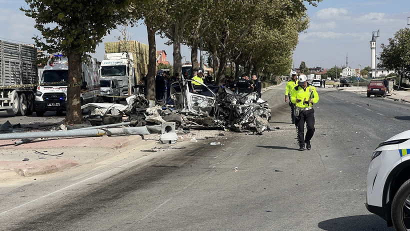 229 KM hız, fren izi dahi yok! Mevlüt öğretmeni hayattan koparan feci kaza kamerada - Resim : 3