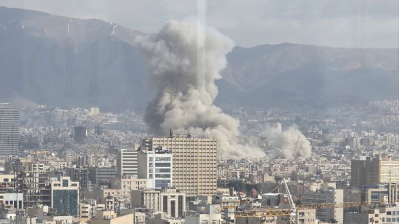 ABD ve İsrail, İran'a saldırı başlattı: Tahran'ın farklı noktalarında patlamalar meydana geldi - Resim : 1