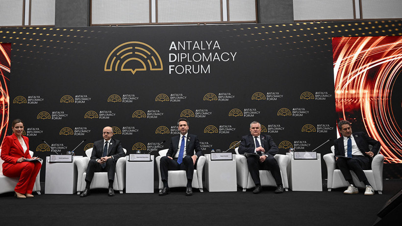 Bakan Bayraktar: Ekonomimizde anahtar kelime yenilenebilir enerji - Resim : 1