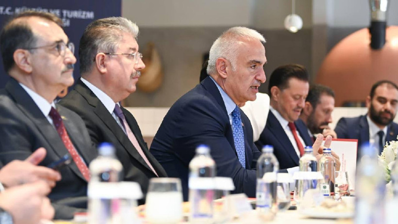 Bakan Ersoy açıkladı: Türkiye artık 200’e yakın ülkeden turist çekiyor - Resim : 1