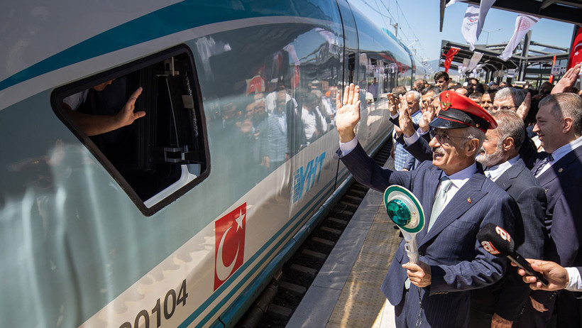 Bakan Uraloğlu açıkladı: Ankara ile İstanbul arasını 4 saatin altına indireceğiz - Resim : 1
